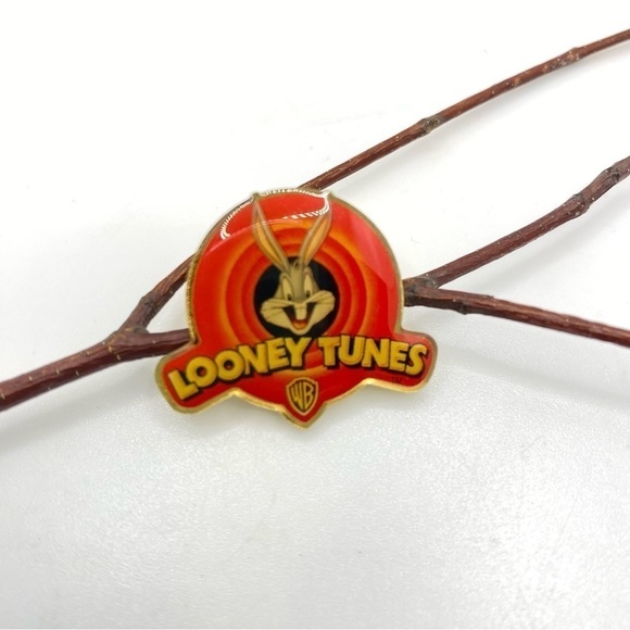 Warner Bros. Looney Tunes Bugs Bunny Tie Tack Pin Brooch Vintage 90's - Picture 2 of 4